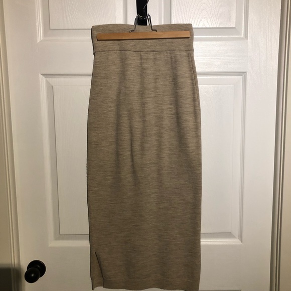 Wilfred Wool shin length skirt from Aritzia Size: M - Picture 2 of 3